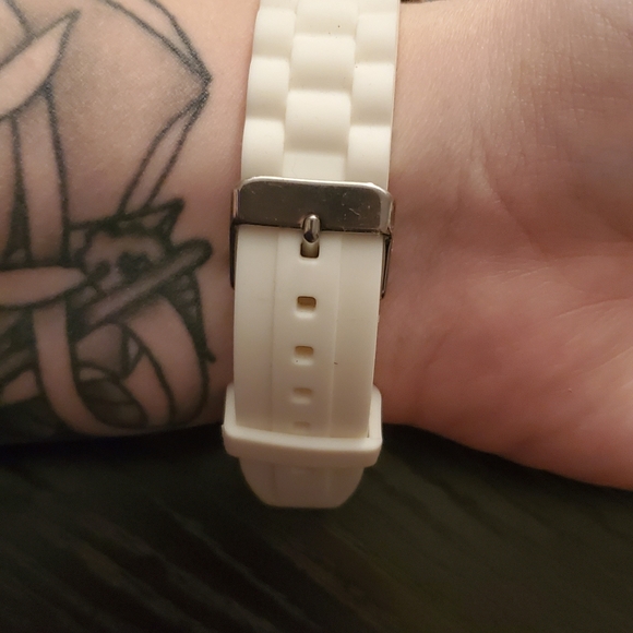 Watch - Picture 4 of 5